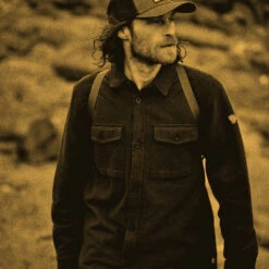 FJÄLLRÄVEN Men's Övik Lite Padded Shirt - Dark Navy / Dark Navy -Patagonia Outlet Sales Fjallraven AW22 OvikLitePaddedShirt Navy 04