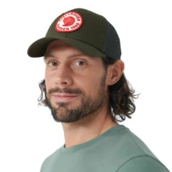 FJÄLLRÄVEN 1960 Logo Långtradarkeps - Deep Forest -Patagonia Outlet Sales Fjallraven AW23 1960LogoLangtradarkepsCap ForestGreen 03