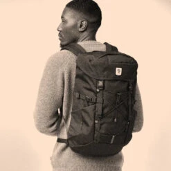 FJÄLLRÄVEN Skule Top 26 - Navy 9 FJÄLLRÄVEN Skule Top 26 - Navy -Patagonia Outlet Sales Fjallraven AW23 SkuleTop26 Navy 05