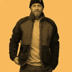 FJÄLLRÄVEN Men's Vardag Pile Jacket - Chalk White / Indigo Blue -Patagonia Outlet Sales Fjallraven AW23 VardagPileJacket Black 03 554fade4 da86 46cd a41c a9c93fb06df0