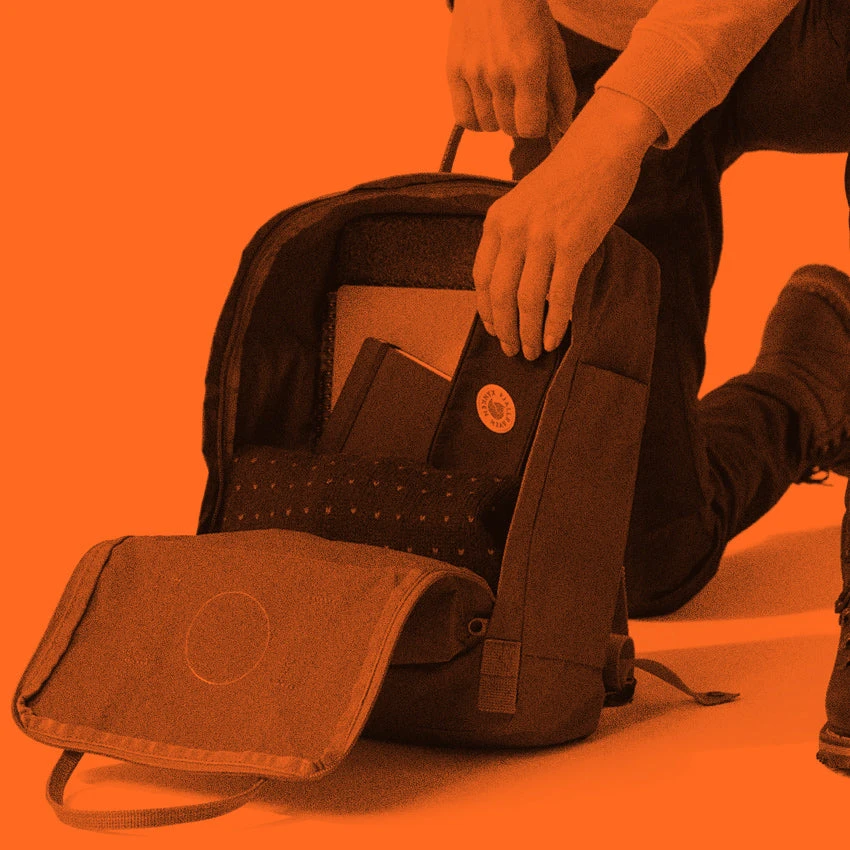 FJÄLLRÄVEN Kånken Classic Backpack - Graphite 4 FJÄLLRÄVEN Kånken Classic Backpack - Graphite - Image 4