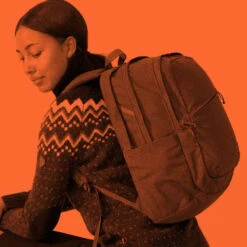 FJÄLLRÄVEN Räven 28L Backpack - Navy -Patagonia Outlet Sales Fjallraven SS23 Raven28 DeepPatina 05 425615ca b83b 4499 a262 2aff4eb4adc0