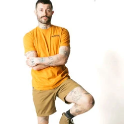 KAVU Men's Klear Above Etch Art T-Shirt - Butterscotch 8 KAVU Men's Klear Above Etch Art T-Shirt - Butterscotch -Patagonia Outlet Sales KAVU SS23 MsKlearAboveEtchArtTee Butterscotch 04