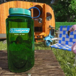 Nalgene 32oz/1L WM Tritan Sustain Bottle - Parrot Green -Patagonia Outlet Sales Nalgene SS23 1LWMTritan ParrotGreen 04