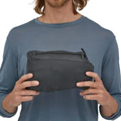 Patagonia Men's Down Sweater Vest - Black -Patagonia Outlet Sales Patagonia AW22 MsDownSweaterVest Black 05