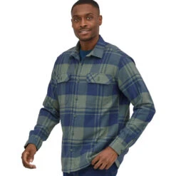 Patagonia Men's L/S Organic Cotton Fjord Flannel Shirt - Live Oak: Hemlock Green -Patagonia Outlet Sales Patagonia AW22 MsFjordFlannel LOGreen 03