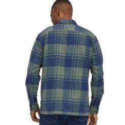 Patagonia Men's L/S Organic Cotton Fjord Flannel Shirt - Live Oak: Hemlock Green -Patagonia Outlet Sales Patagonia AW22 MsFjordFlannel LOGreen 04