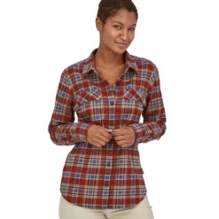 Patagonia Women's LS Organic Cotton Fjord Flannel Shirt - Ice Fjord: Fox Red -Patagonia Outlet Sales Patagonia WomensFjordFlannel IceFjordFoxRed 03