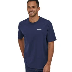 Patagonia Men's P-6 Logo Responsibili-Tee - Classic Navy -Patagonia Outlet Sales SS23 Patagonia P6ResponsibiliTee CNY 01