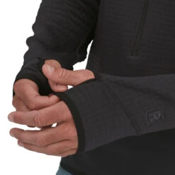 Patagonia Men's R1 Pullover Hoody - Black -Patagonia Outlet Sales SS23 Patagonia R1Pullover BLK 04