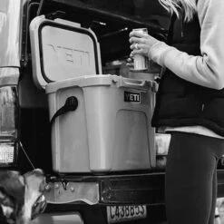 Yeti Roadie 24 Cool Box - Charcoal 9 Yeti Roadie 24 Cool Box - Charcoal -Patagonia Outlet Sales YETI Roadie24Cooler Charcoal 05 4b224066 3685 4b5e b05a b91d20a94fc5