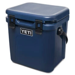 Yeti Roadie 24 Cool Box - Navy 7 Yeti Roadie 24 Cool Box - Navy -Patagonia Outlet Sales YETI Roadie24Cooler Navy 03